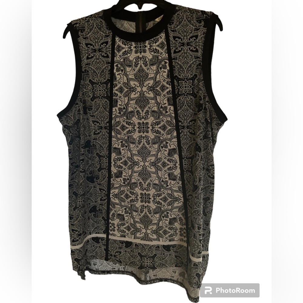 Cato EST 1946 96% polyester Blk/Wht Lo-Hi Sleeveless , Zippered back Paisley SzL